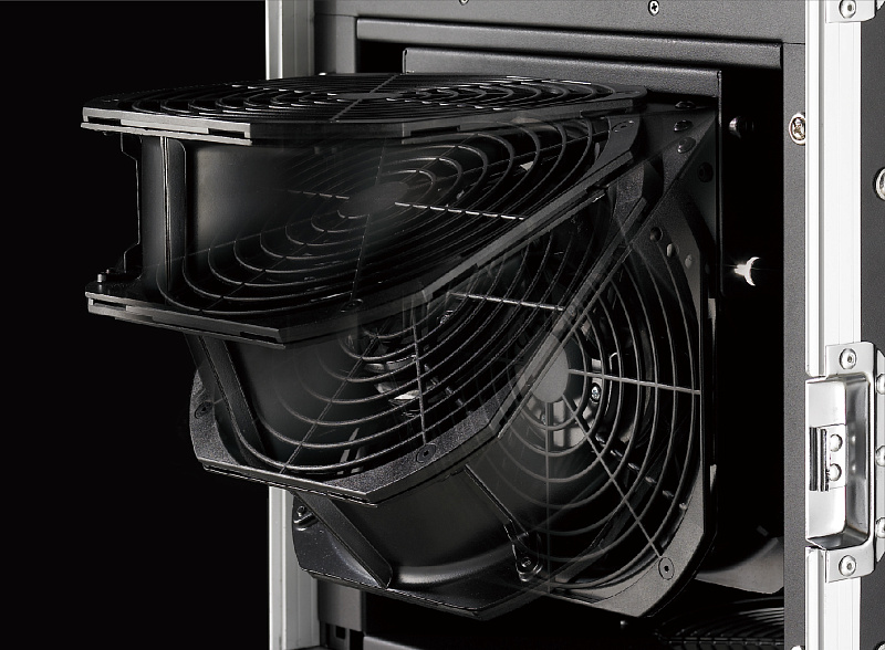 Фото Профессиональный генератор тумана Antari F-7X в флайт-кейсе, 1600Вт